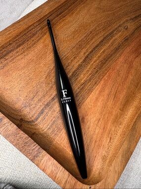 Furls Black Crochet Hook 3.75mm